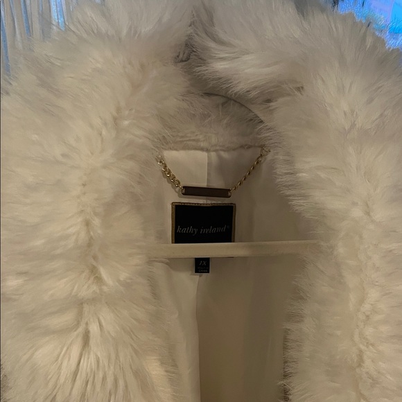 Luxurious White Faux Fur Coat - Picture 2 of 16